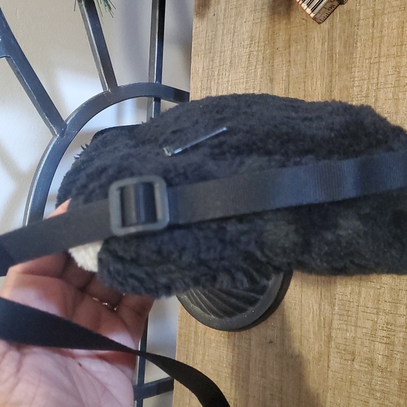 Nike Swoop Futura 365 Faux Fur Crossbody Bag in Black and White - Streetwear - Picture 11 of 12